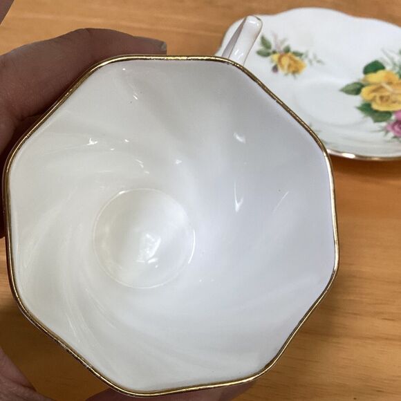 Queen Anne Fine Bone China England Yellow and Pink Roses Tea Cup and Saucer - Picture 6 of 11